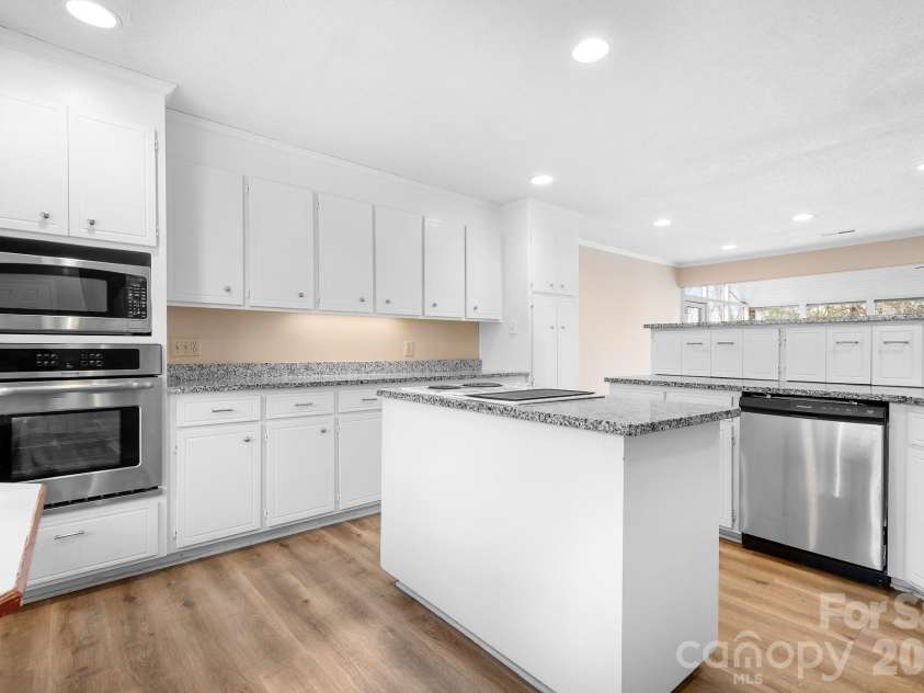 1126 Hanford Place, Concord, NC 28027.  MLS# CAR4430117, YatesRealty ID 54021. 