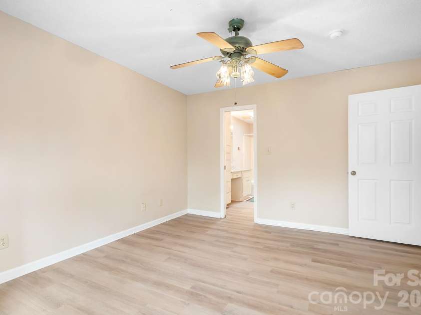 1126 Hanford Place, Concord, NC 28027.  MLS# CAR4430117, YatesRealty ID 54021. 