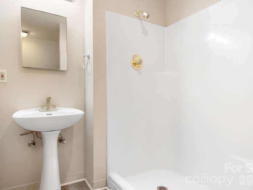 1126 Hanford Place, Concord, NC 28027.  MLS# CAR4430117, YatesRealty ID 54021. 