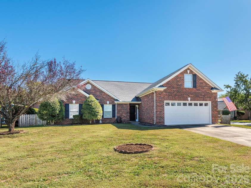 8415 Quail Hollow Drive, Harrisburg, NC 28075.  MLS# CAR4424111, YatesRealty ID 54022. 