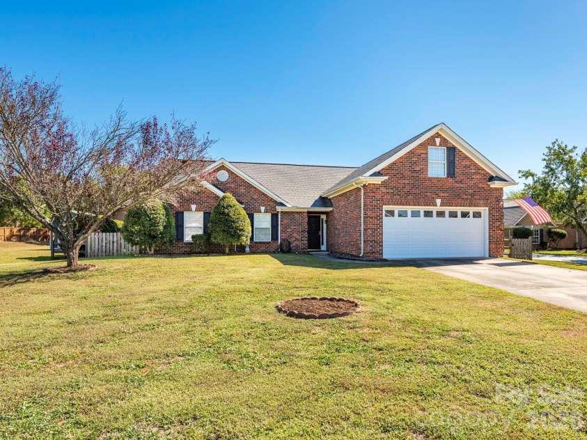 8415 Quail Hollow Drive, Harrisburg, NC 28075.  MLS# CAR4424111, YatesRealty ID 54022. Brick ranch on a quiet cul-de-sac lot.