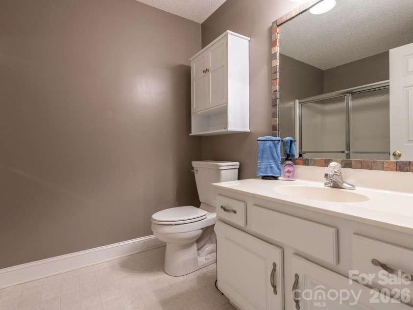 8415 Quail Hollow Drive, Harrisburg, NC 28075.  MLS# CAR4424111, YatesRealty ID 54022. Second full bath