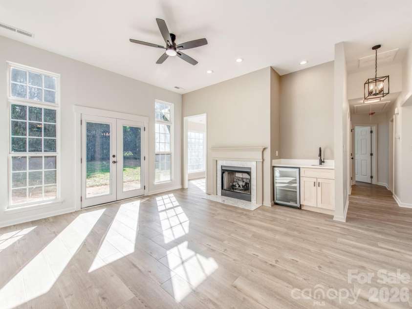 810 Greenhill Drive, Charlotte, NC 28217.  MLS# CAR4429940, YatesRealty ID 54023. 