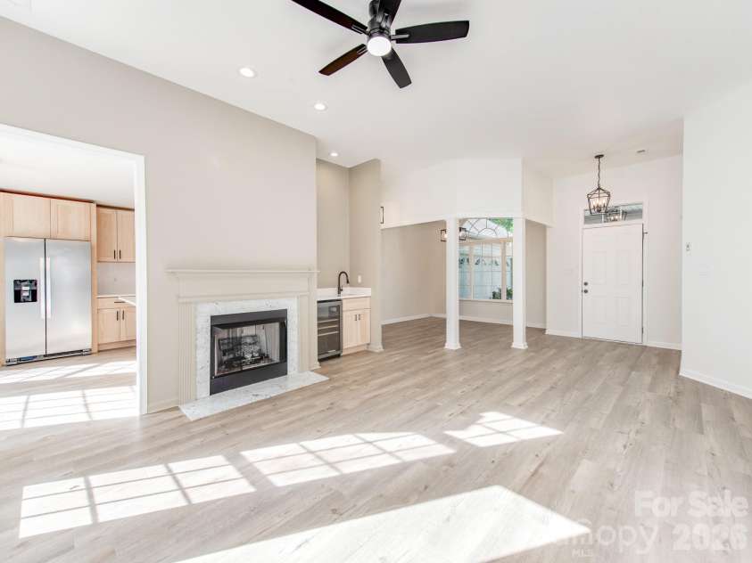 810 Greenhill Drive, Charlotte, NC 28217.  MLS# CAR4429940, YatesRealty ID 54023. 