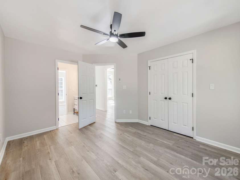 810 Greenhill Drive, Charlotte, NC 28217.  MLS# CAR4429940, YatesRealty ID 54023. 