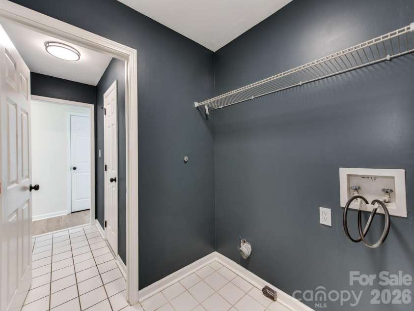 810 Greenhill Drive, Charlotte, NC 28217.  MLS# CAR4429940, YatesRealty ID 54023. 