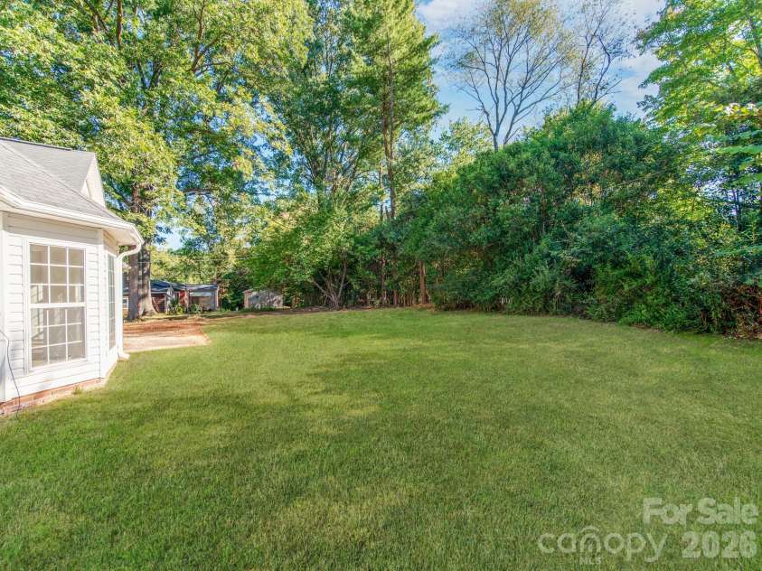810 Greenhill Drive, Charlotte, NC 28217.  MLS# CAR4429940, YatesRealty ID 54023. 