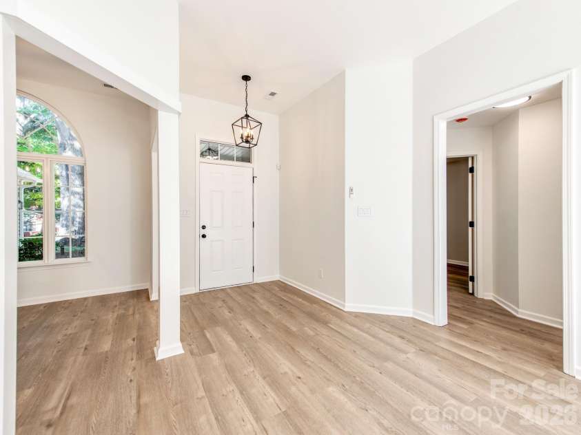 810 Greenhill Drive, Charlotte, NC 28217.  MLS# CAR4429940, YatesRealty ID 54023. 