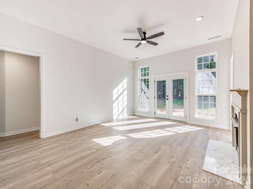 810 Greenhill Drive, Charlotte, NC 28217.  MLS# CAR4429940, YatesRealty ID 54023. 