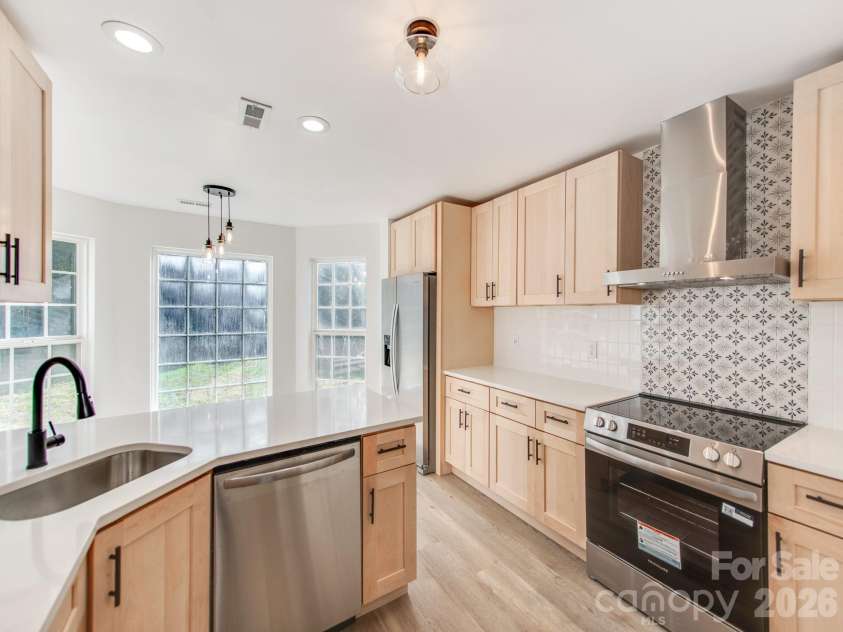 810 Greenhill Drive, Charlotte, NC 28217.  MLS# CAR4429940, YatesRealty ID 54023. 