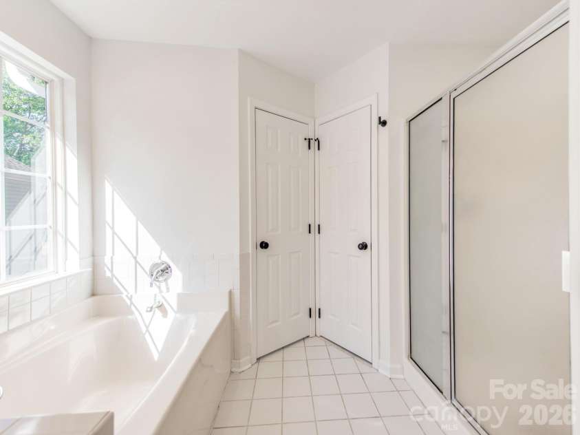 810 Greenhill Drive, Charlotte, NC 28217.  MLS# CAR4429940, YatesRealty ID 54023. 
