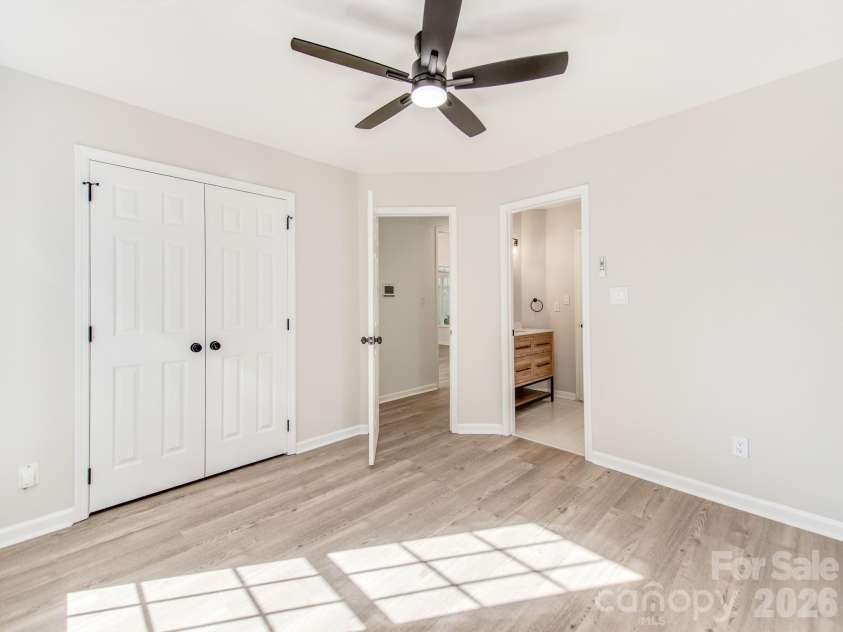 810 Greenhill Drive, Charlotte, NC 28217.  MLS# CAR4429940, YatesRealty ID 54023. 