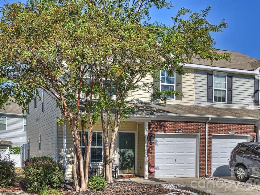 13623 Singleleaf Lane, Charlotte, NC 28278.  MLS# CAR4429494, YatesRealty ID 54024. 