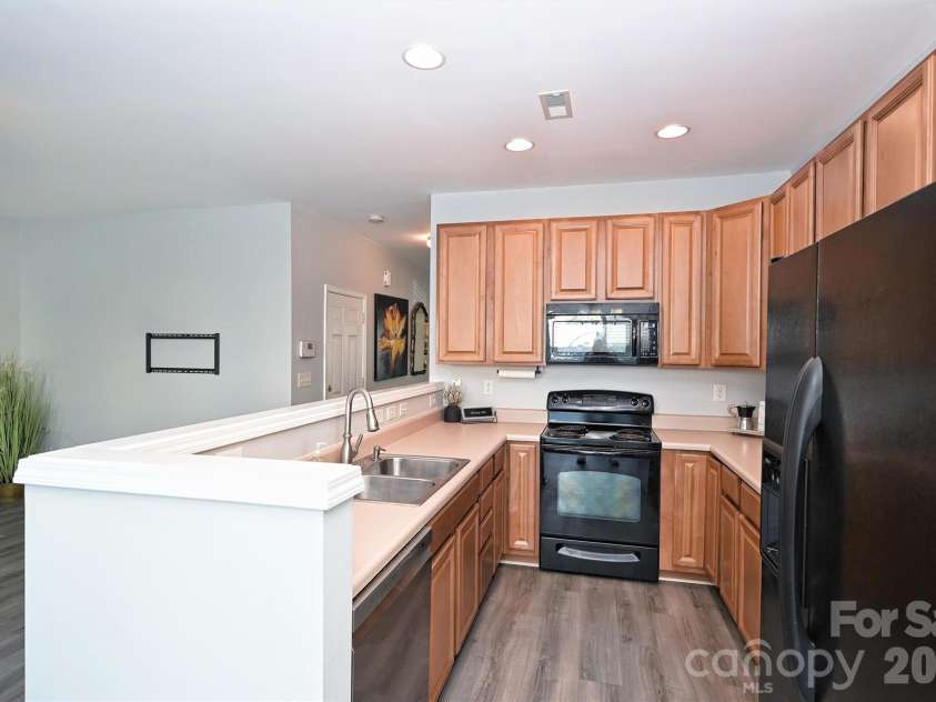 13623 Singleleaf Lane, Charlotte, NC 28278.  MLS# CAR4429494, YatesRealty ID 54024. 