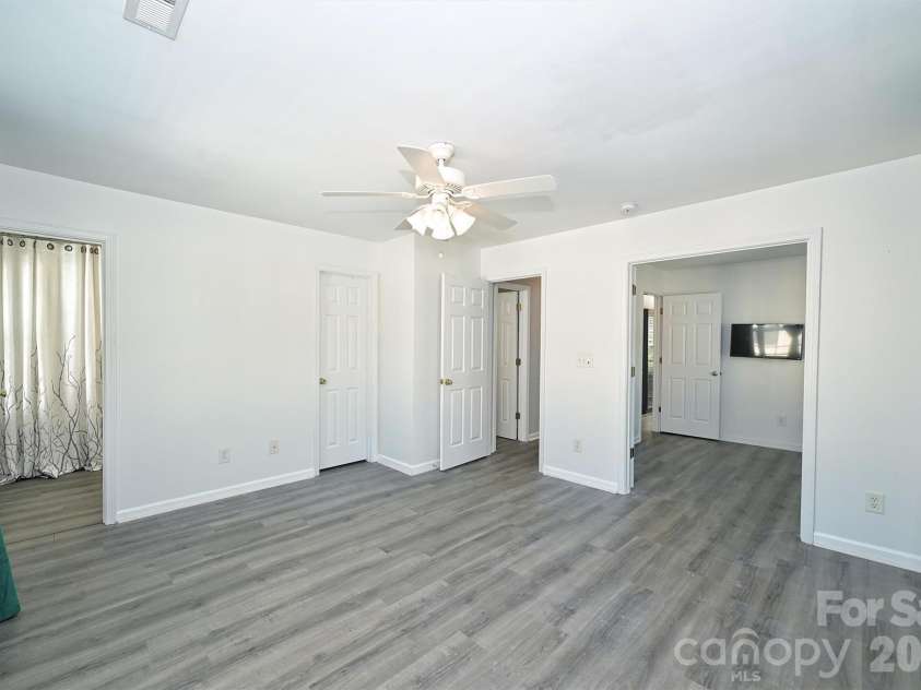13623 Singleleaf Lane, Charlotte, NC 28278.  MLS# CAR4429494, YatesRealty ID 54024. 