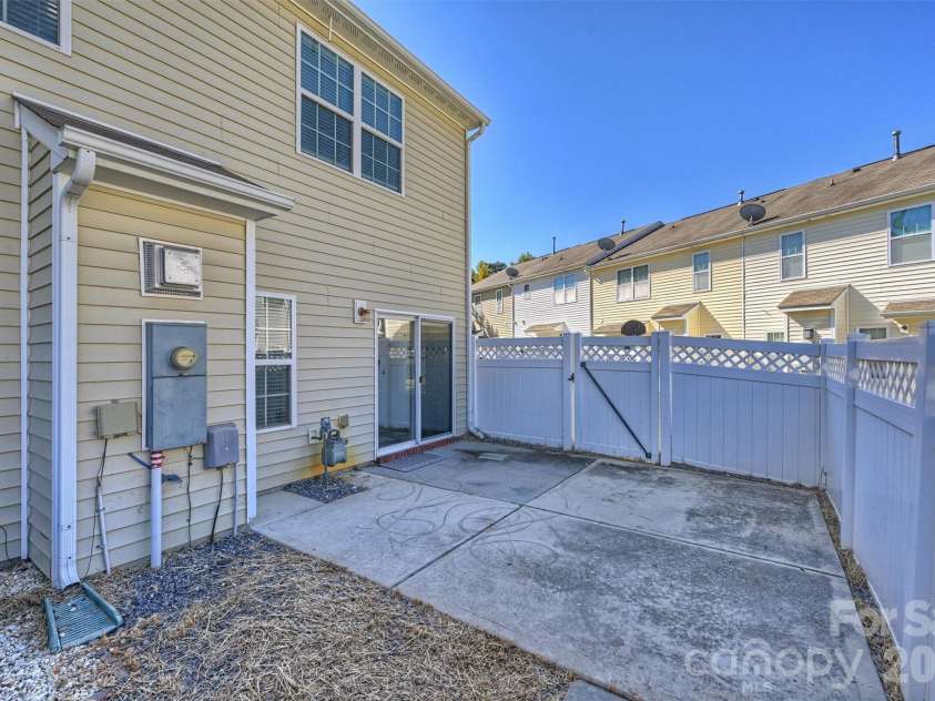 13623 Singleleaf Lane, Charlotte, NC 28278.  MLS# CAR4429494, YatesRealty ID 54024. 