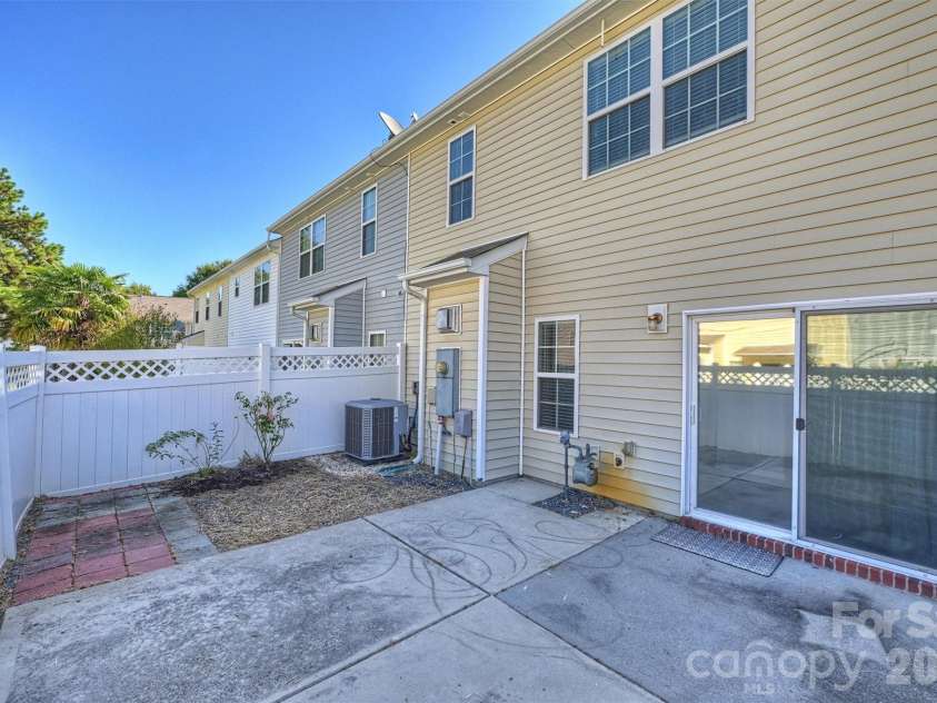 13623 Singleleaf Lane, Charlotte, NC 28278.  MLS# CAR4429494, YatesRealty ID 54024. 