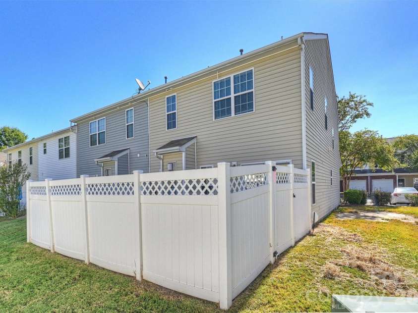 13623 Singleleaf Lane, Charlotte, NC 28278.  MLS# CAR4429494, YatesRealty ID 54024. 