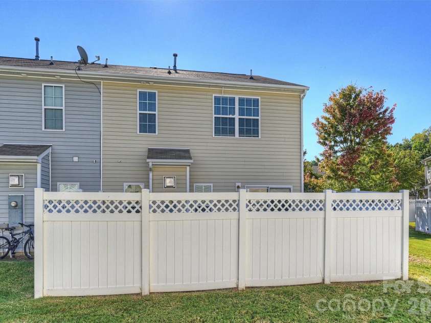 13623 Singleleaf Lane, Charlotte, NC 28278.  MLS# CAR4429494, YatesRealty ID 54024. 