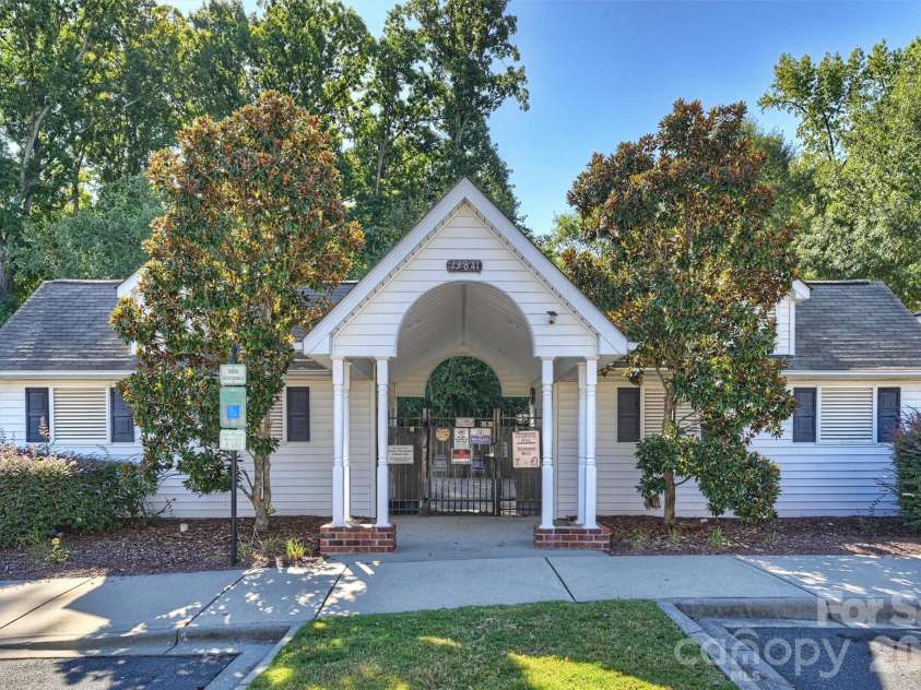 13623 Singleleaf Lane, Charlotte, NC 28278.  MLS# CAR4429494, YatesRealty ID 54024. 