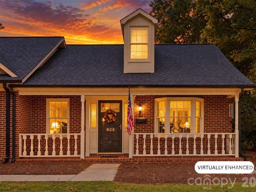 625 Davie Avenue, Statesville, NC 28677.  MLS# CAR4429567, YatesRealty ID 54025. 