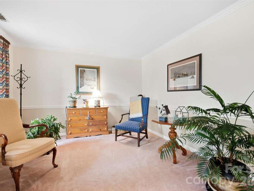 625 Davie Avenue, Statesville, NC 28677.  MLS# CAR4429567, YatesRealty ID 54025. 