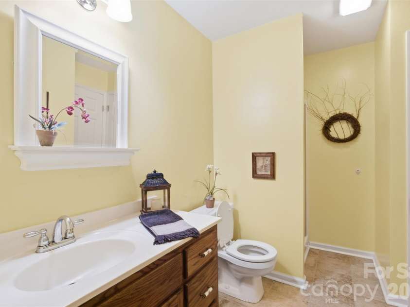 625 Davie Avenue, Statesville, NC 28677.  MLS# CAR4429567, YatesRealty ID 54025. 