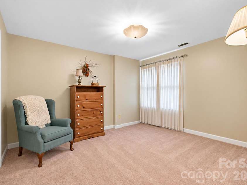 625 Davie Avenue, Statesville, NC 28677.  MLS# CAR4429567, YatesRealty ID 54025. 