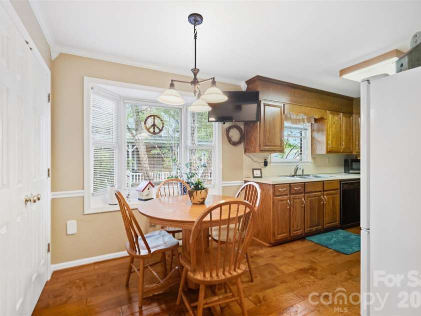 625 Davie Avenue, Statesville, NC 28677.  MLS# CAR4429567, YatesRealty ID 54025. 