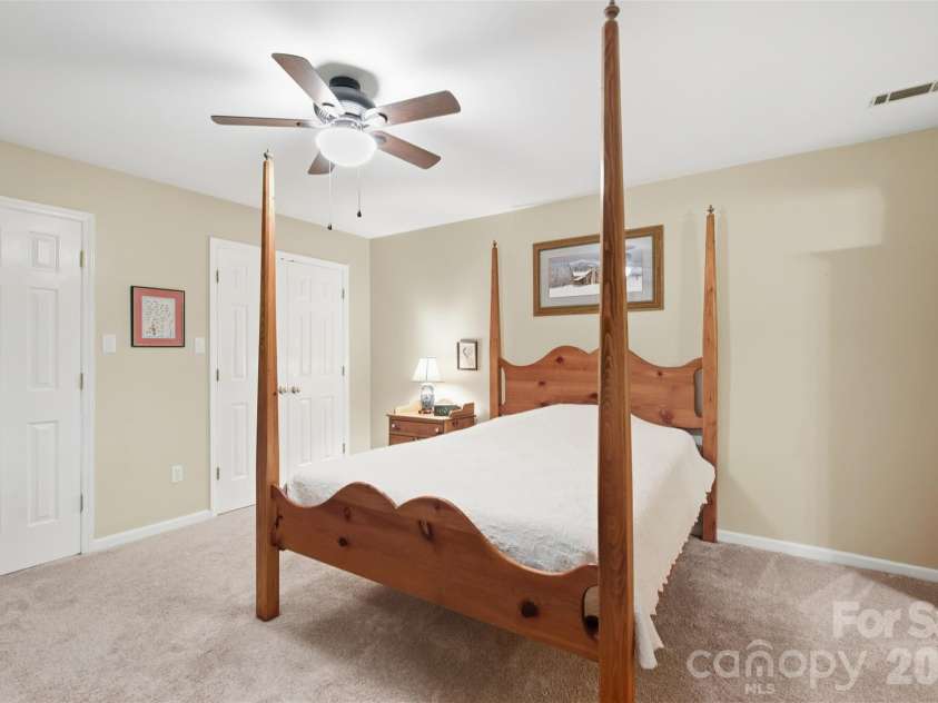 625 Davie Avenue, Statesville, NC 28677.  MLS# CAR4429567, YatesRealty ID 54025. 