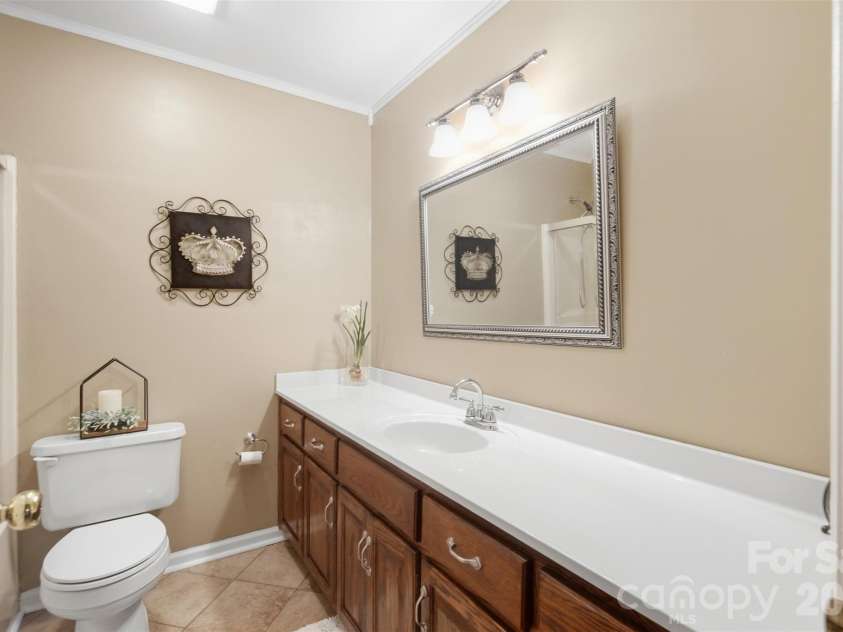 625 Davie Avenue, Statesville, NC 28677.  MLS# CAR4429567, YatesRealty ID 54025. 