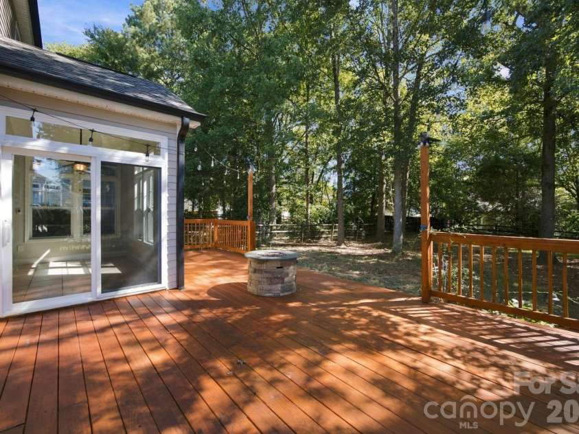 1513 Bucklebury Court, Charlotte, NC 28269.  MLS# CAR4428259, YatesRealty ID 54028. 