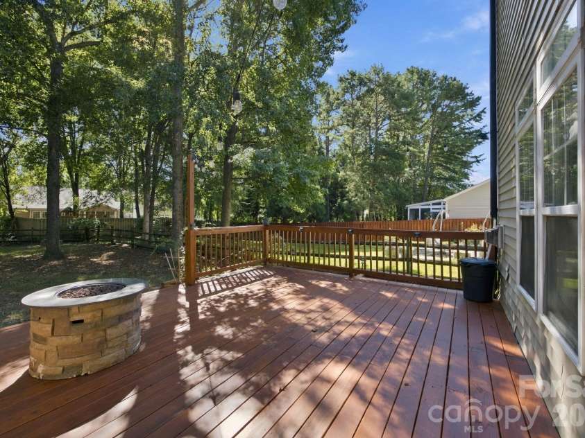 1513 Bucklebury Court, Charlotte, NC 28269.  MLS# CAR4428259, YatesRealty ID 54028. 