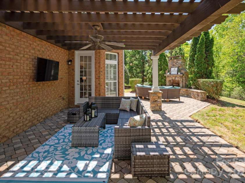 2610 Creek Manor Drive, Waxhaw, NC 28173.  MLS# CAR4244387, YatesRealty ID 5403. 