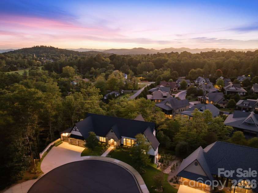 21 Evian Court, Asheville, NC 28804.  MLS# CAR4427052, YatesRealty ID 54031. 