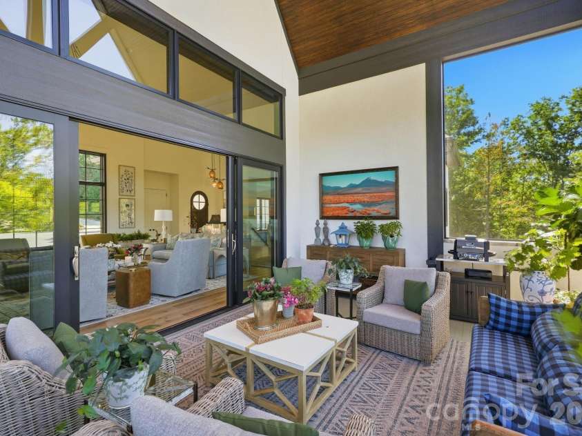 21 Evian Court, Asheville, NC 28804.  MLS# CAR4427052, YatesRealty ID 54031. 