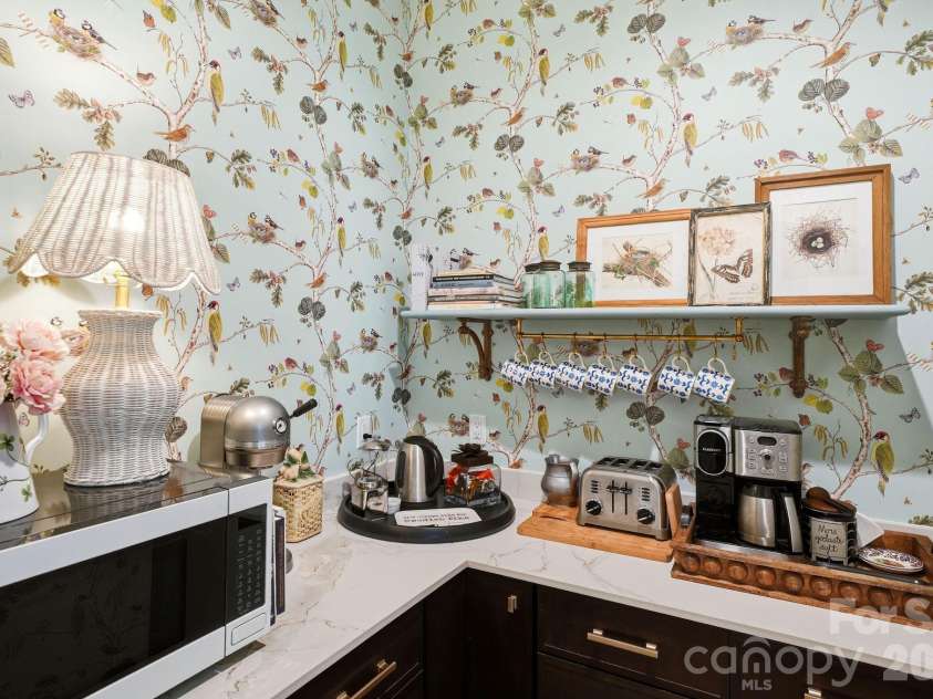 21 Evian Court, Asheville, NC 28804.  MLS# CAR4427052, YatesRealty ID 54031. 
