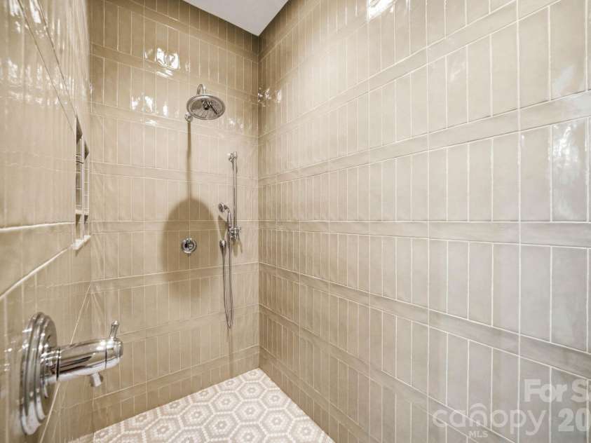 21 Evian Court, Asheville, NC 28804.  MLS# CAR4427052, YatesRealty ID 54031. 