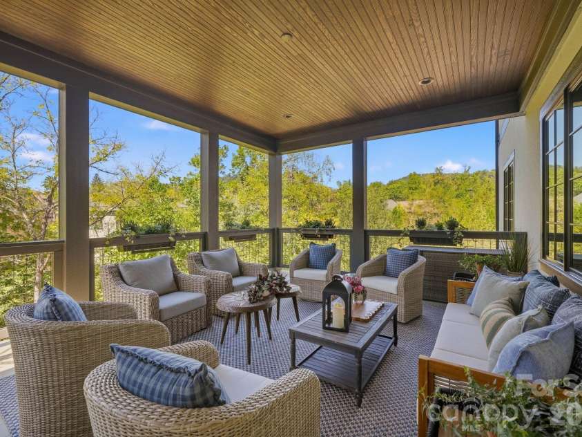 21 Evian Court, Asheville, NC 28804.  MLS# CAR4427052, YatesRealty ID 54031. 