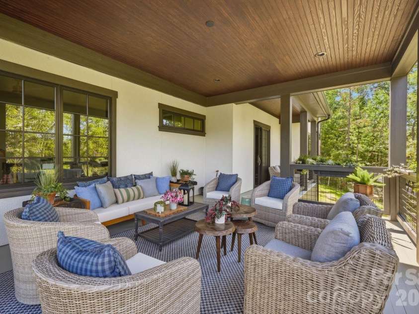 21 Evian Court, Asheville, NC 28804.  MLS# CAR4427052, YatesRealty ID 54031. 