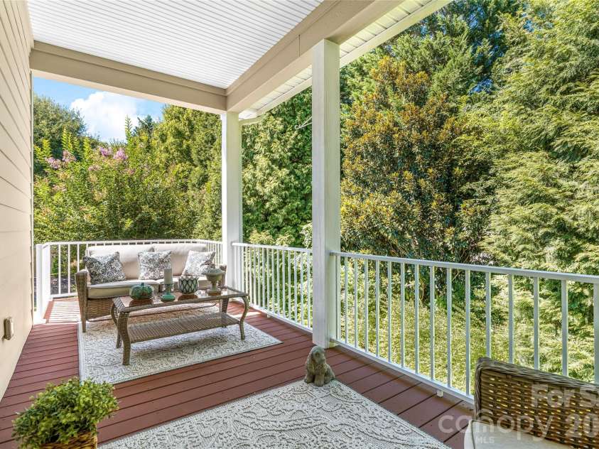 211 Towne Place Drive, Hendersonville, NC 28792.  MLS# CAR4429007, YatesRealty ID 54033. 