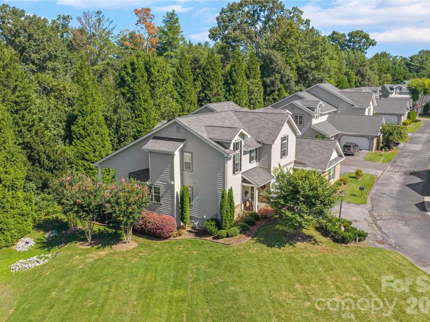 211 Towne Place Drive, Hendersonville, NC 28792.  MLS# CAR4429007, YatesRealty ID 54033. 