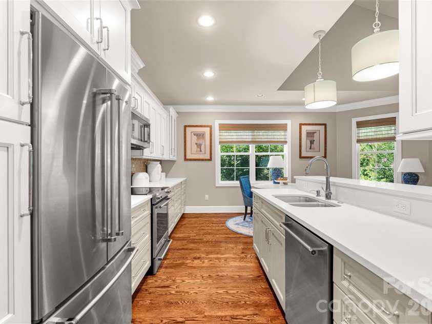 211 Towne Place Drive, Hendersonville, NC 28792.  MLS# CAR4429007, YatesRealty ID 54033. 