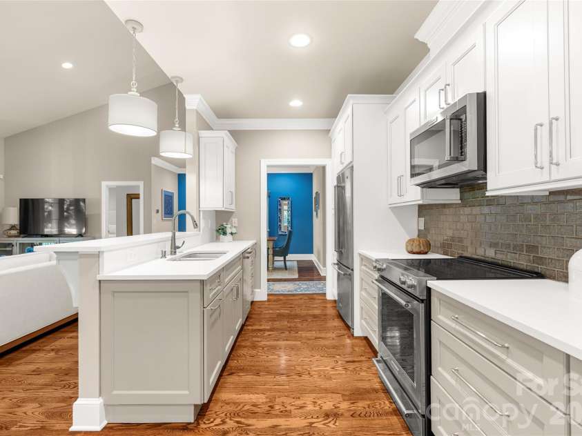 211 Towne Place Drive, Hendersonville, NC 28792.  MLS# CAR4429007, YatesRealty ID 54033. 