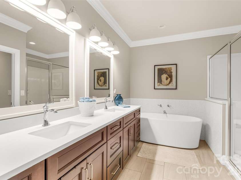 211 Towne Place Drive, Hendersonville, NC 28792.  MLS# CAR4429007, YatesRealty ID 54033. 