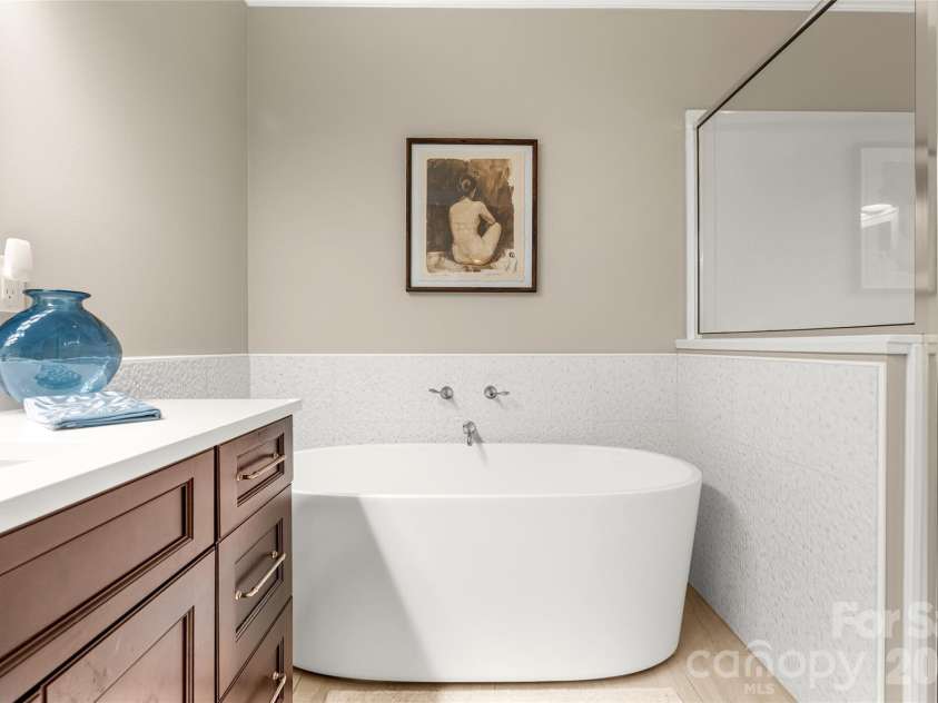 211 Towne Place Drive, Hendersonville, NC 28792.  MLS# CAR4429007, YatesRealty ID 54033. 