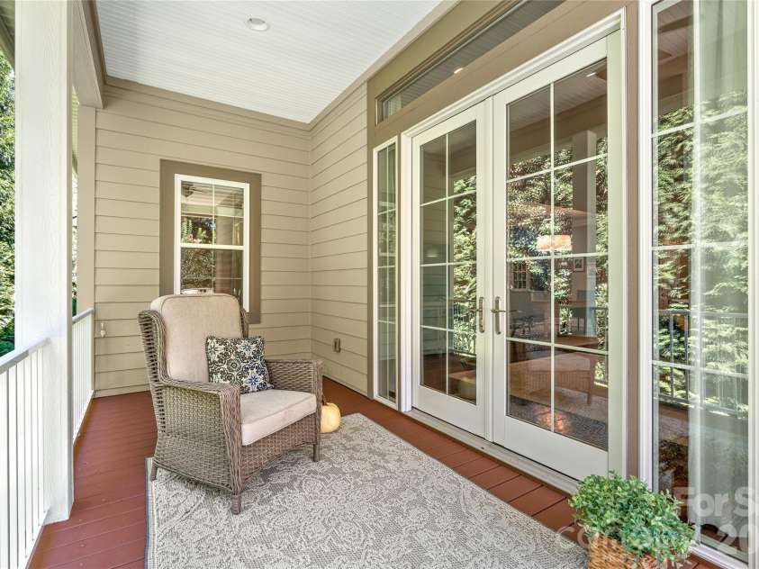 211 Towne Place Drive, Hendersonville, NC 28792.  MLS# CAR4429007, YatesRealty ID 54033. 