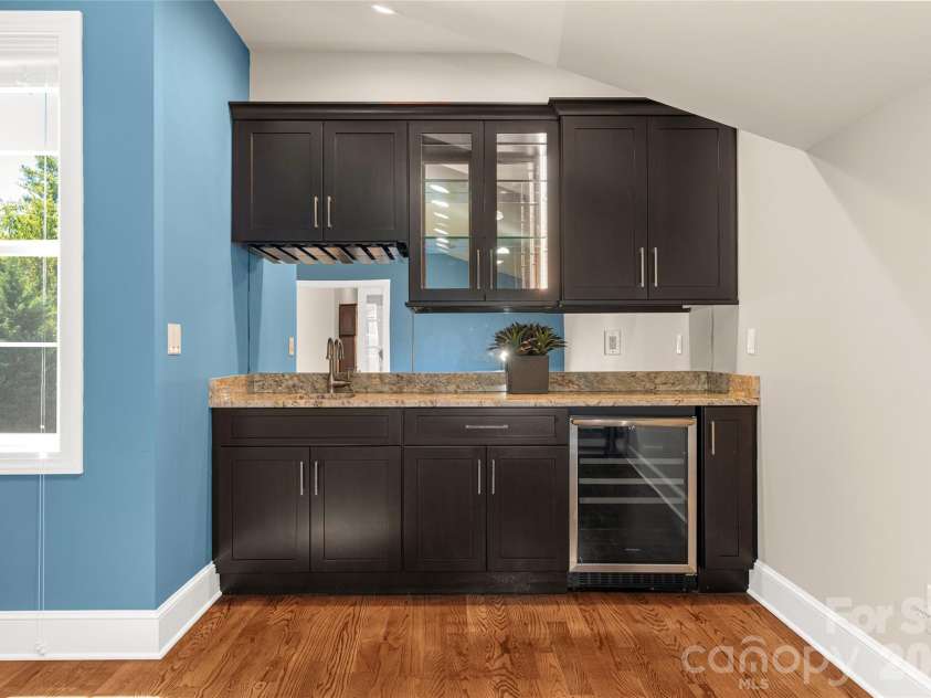 211 Towne Place Drive, Hendersonville, NC 28792.  MLS# CAR4429007, YatesRealty ID 54033. 