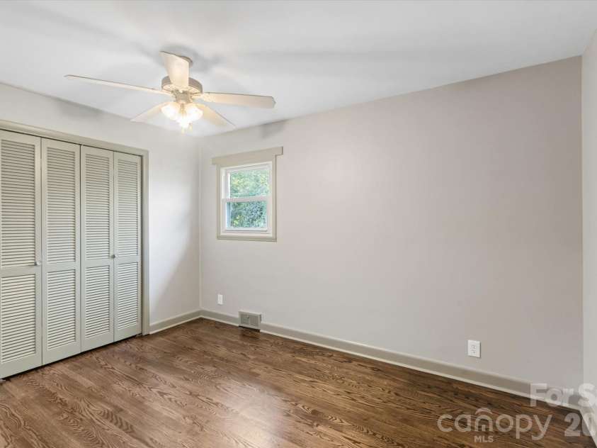 22 Madrid Lane, Hendersonville, NC 28792.  MLS# CAR4426791, YatesRealty ID 54034. 