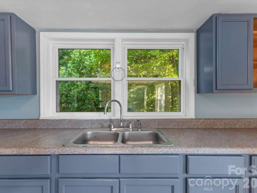 22 Madrid Lane, Hendersonville, NC 28792.  MLS# CAR4426791, YatesRealty ID 54034. 